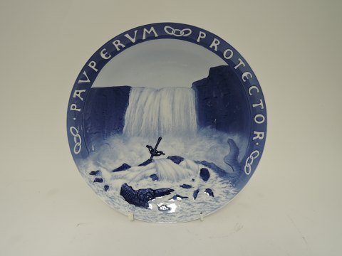 Royal Copenhagen 
Commemorative Plate 
# 31
Odd Fellow Order hospital in Iceland