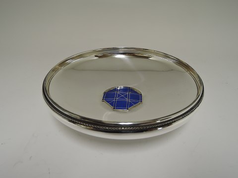 J. Tostrup
Silver (830)
Norway
Silver bowl with enamel