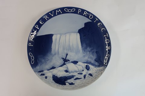 Royal Copenhagen 
Commemorative Plate 
# 31
Odd Fellow Order hospital in Iceland