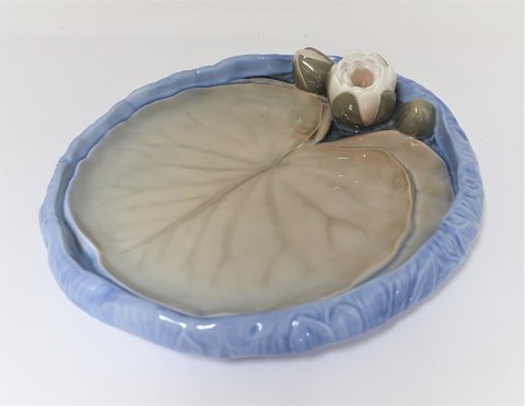 Bing & Grondahl. Large Waterlily dish. Model 2359. Diameter 24 cm. (2. quality)