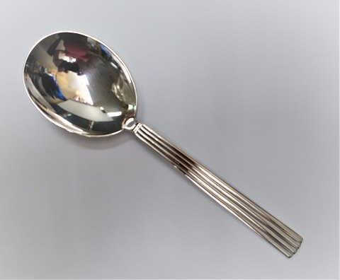 Georg Jensen. Bernadotte. Sterling (925). Vorlegelöffel. Länge 24 cm.