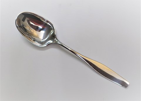 Hans Hansen. Silberbesteck . Sterling. Charlotte. Menüe Löffel. Länge 19,2 cm. 
Es sind 12 Stück auf Lager. Der Preis ist pro Stück.