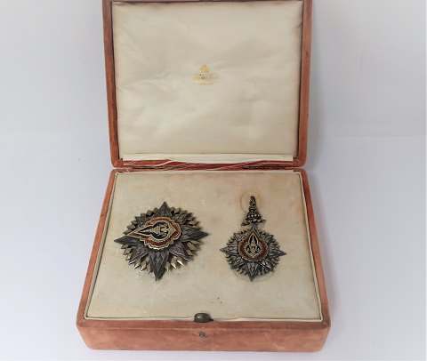 Siam. Edler Orden der Krone in Thailand. Bruststern und Halskreuz. Sie sind in 
der Originalverpackung.