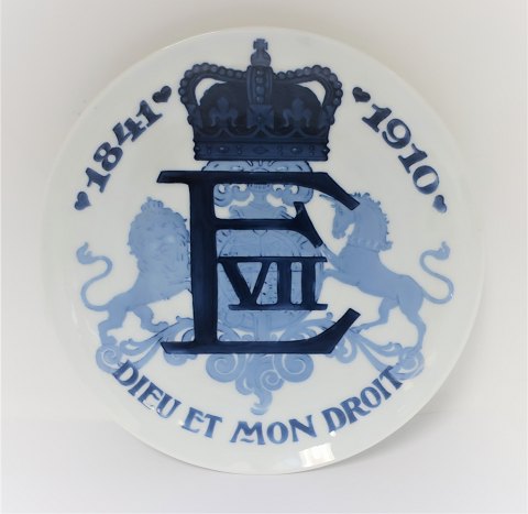 Porsgrund. Memorial plate for the King of England Edward VII from 1910. Diameter 
24 cm