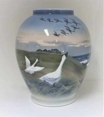 Royal Copenhagen. Vase. Model 1508/35B. Højde 30 cm.  (2 sortering)