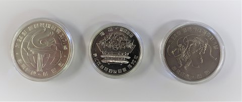 Südkorea. Münzsatz von 1982. 1000 Won (Kupfer-Nickel) 10000 Won (Silber) und 
20000 Won (Silber). Unzirkuliert.