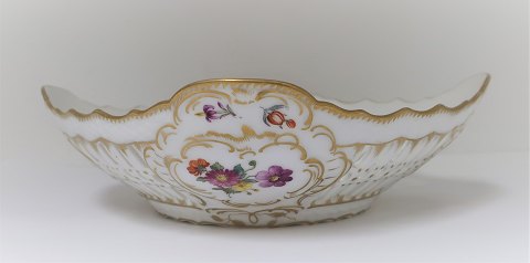 Royal Copenhagen. Saksisk Blomst. Frugtskål. Model 1521. Diameter 25 cm. (1 
sortering)