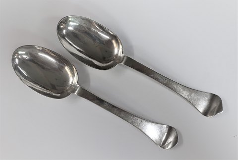 Jens Jacobsen Hoff. Silberne Rattenschwanzlöffel (830). Brautschere. Hergestellt 
1738. Länge 19 cm