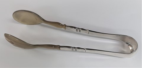 Evald Nielsen. Large salad of server. Silver with bone (830). Length 26 cm. 
Produced 1927.