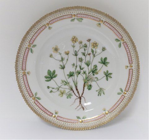 Royal Copenhagen Flora Danica. Dinner plate. Design # 3549. Diameter 25 cm. (1 
quality). Potentilla verna L