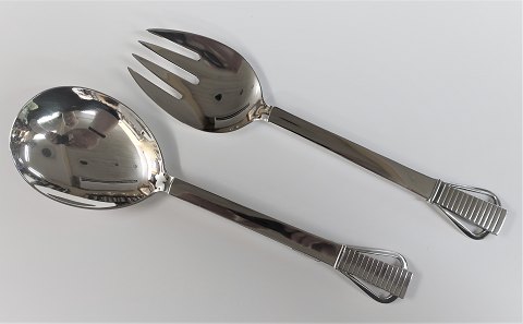 Georg Jensen. Silver cutlery (925). Parallel. Serving cutlery. Set. Length 23 
cm. Produced 1933 - 1945.