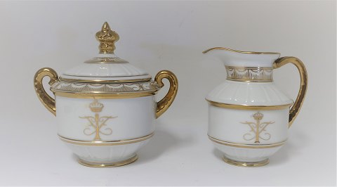 Bing & Grondahl. Sugar bowl and cream jug with Frederik d.9