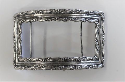 Martin Hinrich Petersen, Haderslev (1756-1824). Nice belt buckle. Length 10 cm. 
Height 5 cm.