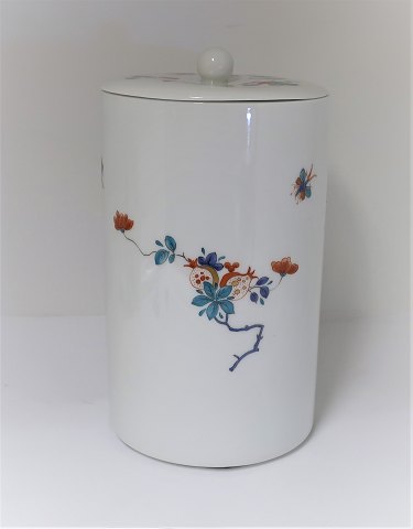 Royal Copenhagen. Opus Scholasticum. Large lid vase. Height 25 cm. Diameter 15 
cm. (1 quality)