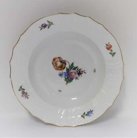 Royal Copenhagen. Let saksisk blomst. Dyb suppetallerken. Model 493/1615. 
Diameter 23,5 cm. (1 sortering). Der er 5 styk på lager. Prisen er pr styk