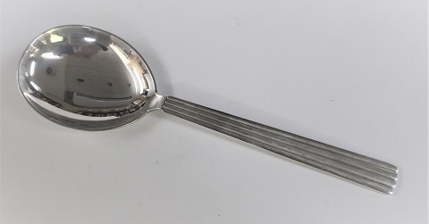 Georg Jensen. Bernadotte. Sterling (925). Serveringsske. Længde 18,2 cm.