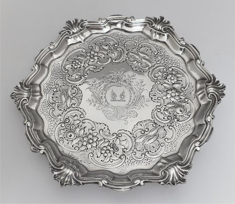 Engelsk salver. Sterling (925). London, Produceret 1769. Diameter 22 cm.