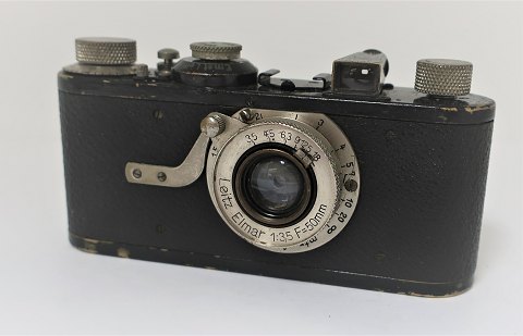 Leica. Early camera. No. 2224. Produced 1926.