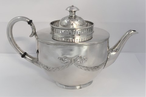 Aug. Andersen, Copenhagen. Silver teapot (830). Height 18 cm. Produced 1915.