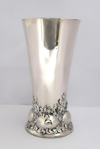 Thune. Norwegian silver vase (830). Height 23 cm.