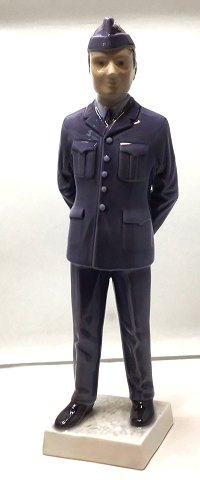 Bing & Grøndahl. Porcelæns figur. Pilot. Model 2445. Højde 29 cm. (2 sortering)