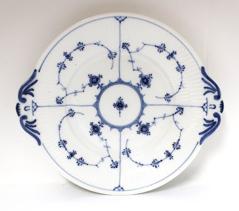 Royal Copenhagen. Blue fluted, plain. Cake dish. Model 2152. Diameter 25 cm. (1 
quality)
