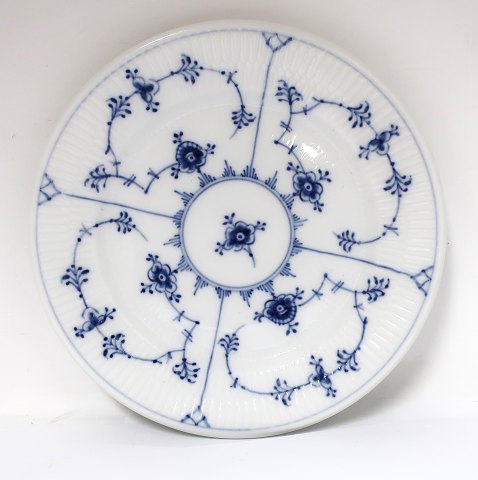 Royal Copenhagen. Hotel porcelæn. Musselmalet, riflet. Frokosttallerken. Model 
330. Diameter  20 cm. (1 sortering)