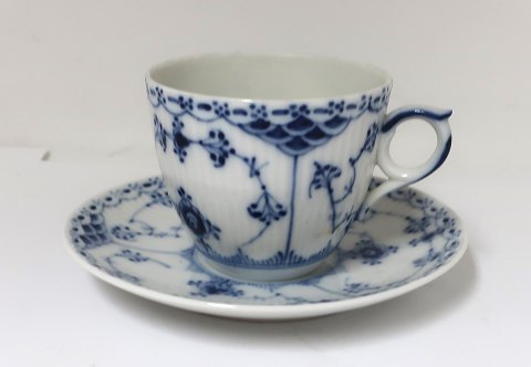 Königliches Kopenhagen. Musselmalet, Halbspitze. Kaffeetasse. Modell 756. (1. 
Wahl)