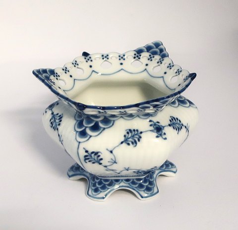 Royal Copenhagen. Blue fluted, full lace. Sugar Bowl. Model 153. (1 quality). 
Height 6,5 cm.