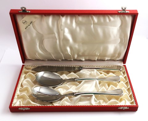 Patricia. Silver cutlery (925). Box with salad set and small cake knife.