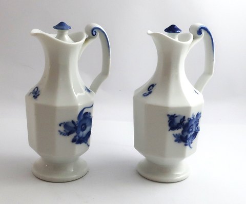 Royal Copenhagen. Blue flower. Oil vinegar jugs. Model 8582 + 8583. Height 14.5 
cm. (1 quality)