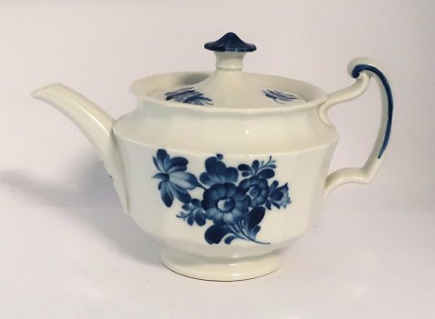 Royal Copenhagen. Blue flower. Teapot. Model 8503. Height 15.5 cm. (2 quality)