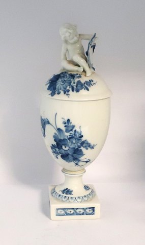 Royal Copenhagen. Blue flower. Cup with lid with putti on the lid. Model 1754. 
Height 30 cm (4th quality)
