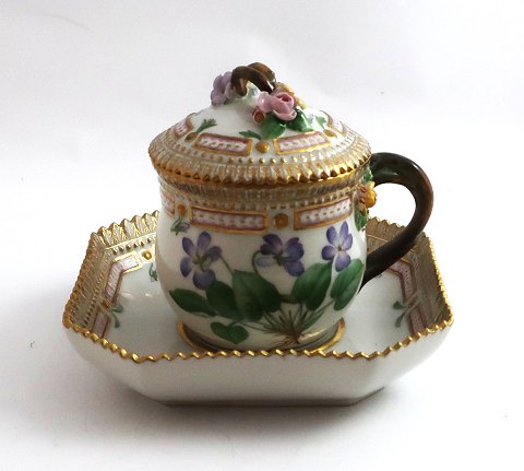 Royal Copenhagen. Flora Danica. Custard cup. Model # 3514 + 3515. (1 quality). 
Viola umbrosa