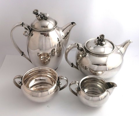 Cohr. Silver tableware (830), consisting of teapot, coffee pot, cream jug and 
sugar bowl. Coffee pot, cream jug and sugar bowl produced in 1939/40