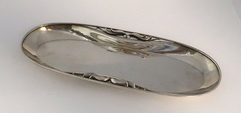 Georg Jensen. Sterling oval tray (925). Harald Nielsen. Model 172. Length 26 cm. 
Width 10 cm.
