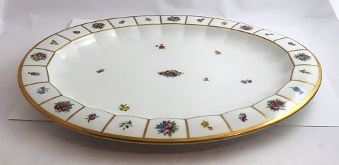 Royal Copenhagen. Henriette. Large oval serving dish. Model 444-8540. Length 
41.5 cm. Width 34 cm. (1 quality).