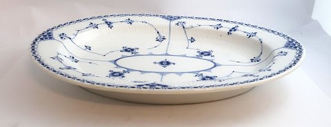 Royal Copenhagen. Blue Fluted Half Lace. Oval serving platter. Model 533. Length 
37 cm. Width 29 cm. (2 quality). Produced before 1923