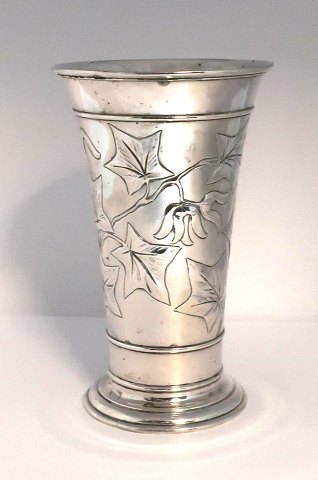 K. Tömmerup, Copenhagen (K.T.). Silver vase with floral motif (830). Height 18.5 
cm. Produced 1906.