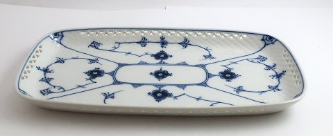 Bing & Grondahl. Blue painted. Square serving dish with lace border. Model 
364.6. Length 27 cm. Width 15.5 cm. (1 quality).