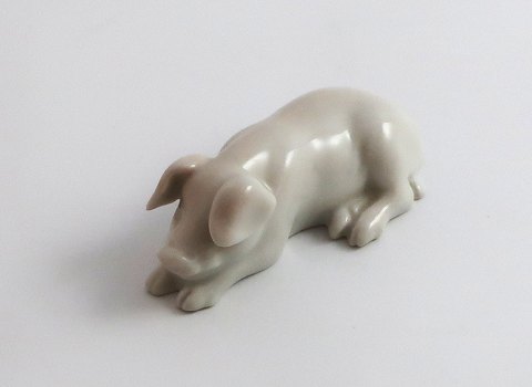 Bing & Gröndahl. Porcelain figurine. Lying pig. Model 1881. Length 6 cm. (1 
quality).