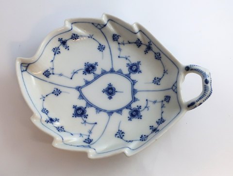Royal Copenhagen. Blue Fluted, plain. Pickle dish. Model 144. Length 23 cm. (1 
quality).