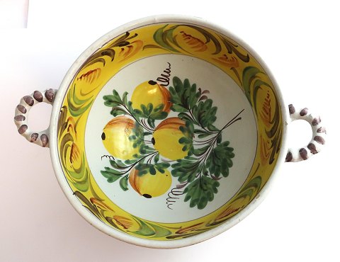 Kellinghusen. Large faience ear bowl. Diameter 22 cm. Height 11 cm. With very 
small edge notches