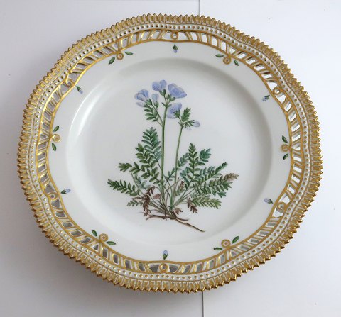 Royal Copenhagen. Flora Danica plate w. open-work border. Diameter 25 cm. Model 
3553. (1 quality). Polemonium humile Willd