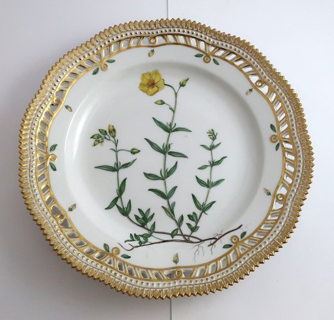 Royal Copenhagen. Flora Danica plate w. open-work border. Diameter 25 cm. Model 
3553. (1 quality). Helianthemum vulgare L