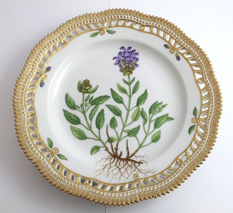 Royal Copenhagen. Flora Danica plate w. open-work border. Diameter 25 cm. Model 
3553. (1 quality). Brunella grandiflora