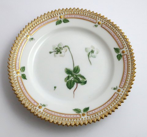 Royal Copenhagen, Flora Danica. Cake plate. Design # 3552. Diameter 14,5 cm. (1 
quality). Pyrola uniflora L