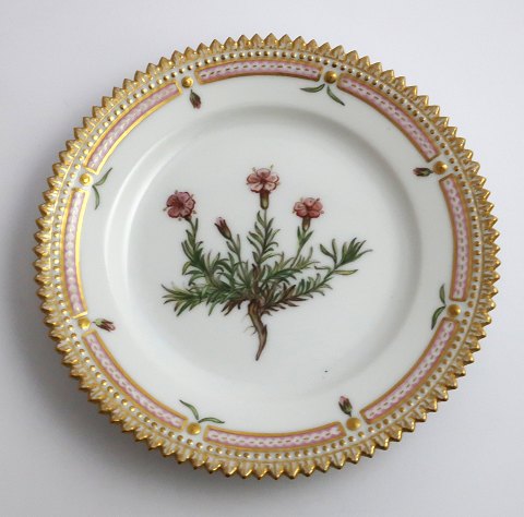Royal Copenhagen, Flora Danica. Cake plate. Design # 3552. Diameter 14,5 cm. (1 
quality). Silene acaulis L