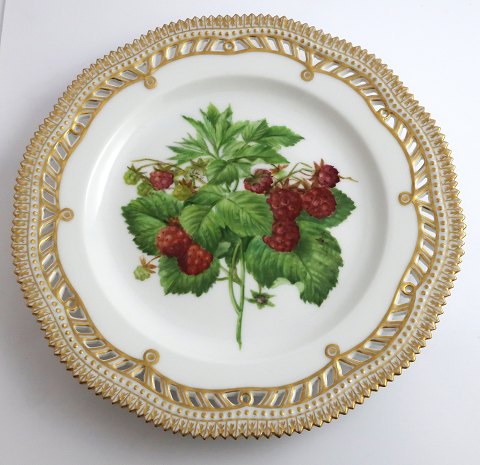 Royal Copenhagen Flora Danica, fruit plate. Lunch plate with open-work border. 
Design # 429/3554. Diameter 23 cm. (1 quality).
