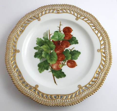 Royal Copenhagen Flora Danica, fruit plate. Lunch plate with open-work border. 
Design # 429/3554. Diameter 23 cm. (1 quality).
